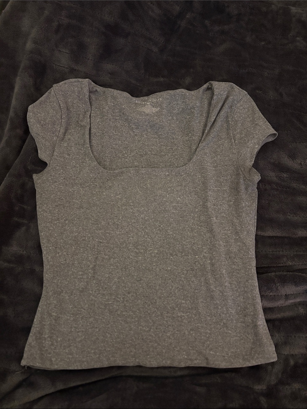 Sincerely Jules Women's Gray Scoop Neck Short Sleeve Tee stretchable